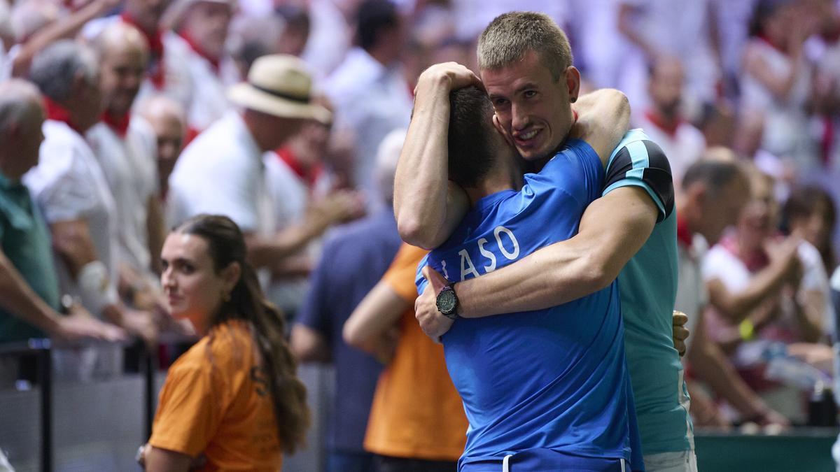 Unai Laso gana el Cuatro y Medio de San Fermín ante Jokin Altuna en el Navarra Arena de Iruñea.