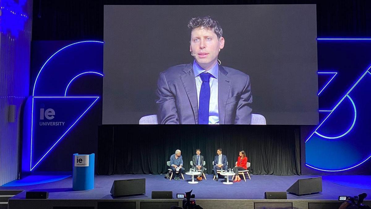 El CEO de OpenAI, Sam Altman, en una conferencia en IE University.