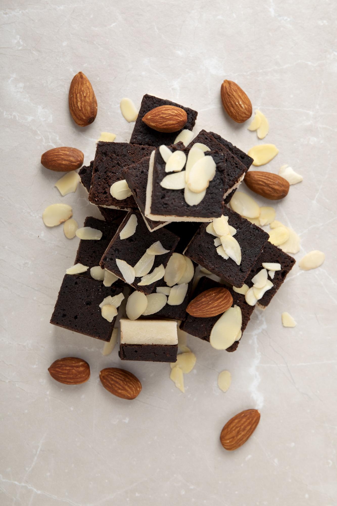 El chocolate negro y las almendras, dos aliados contra el estrés.