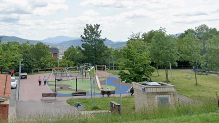 Zona de juegos infantil de Basozelai, en Basauri, que va a contar con una estructura cubierta