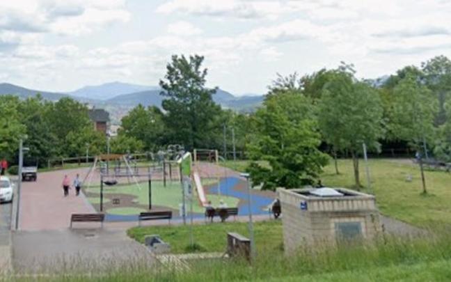 Zona de juegos infantil de Basozelai, en Basauri, que va a contar con una estructura cubierta