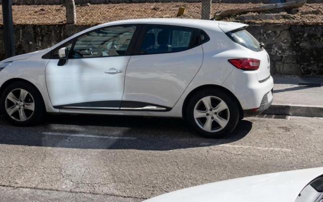 Una conductora ha estallado ante la falta de aparcamiento en una vía urbana