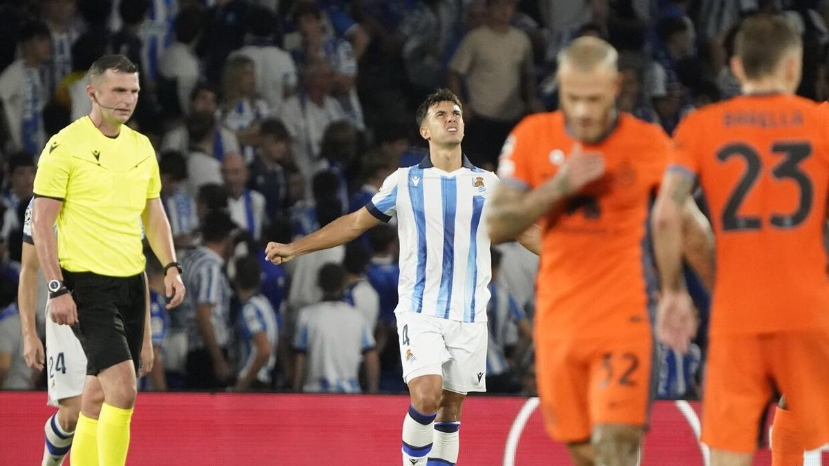 Las mejores fotos del debut txuri-urdin en la Champions League. / RUBEN PLAZA