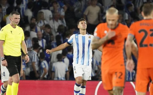 Las mejores fotos del debut txuri-urdin en la Champions League. / RUBEN PLAZA