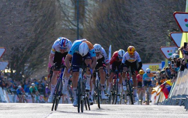 Vernon vence con autoridad por delante de Godon.