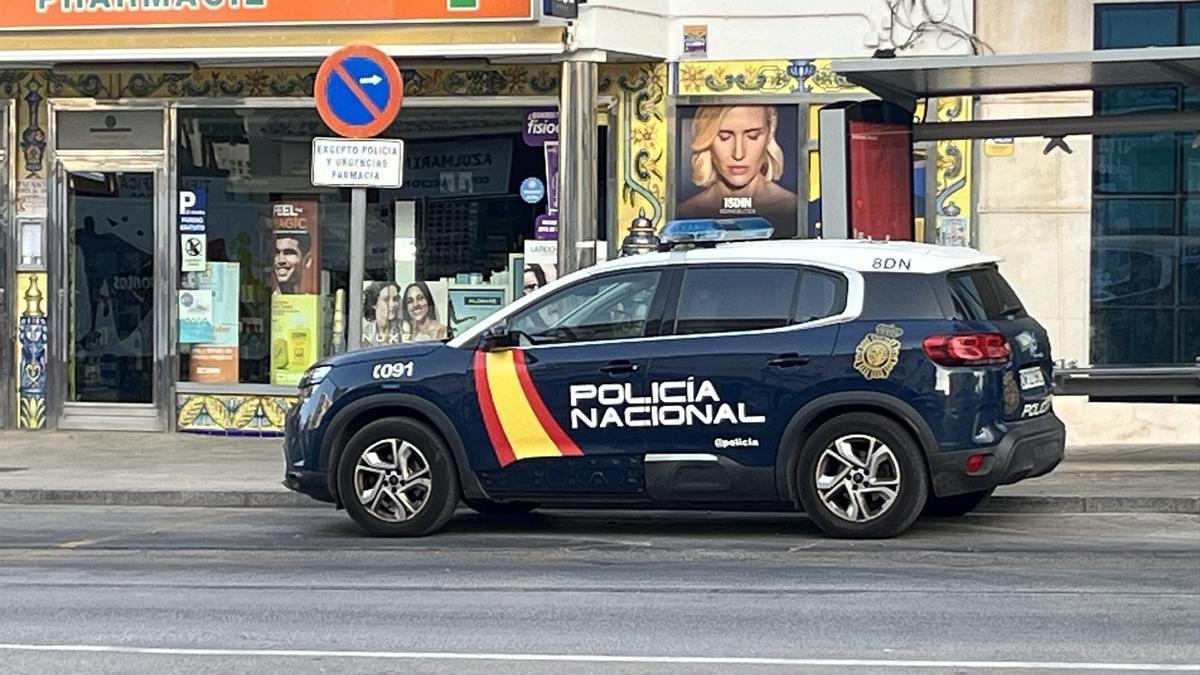 Un vehículo de la Policía Nacional en Málaga en una imagen de archivo.