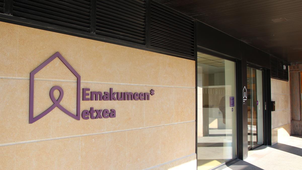 Exterior Emakumeen Etxea de Zarautz.