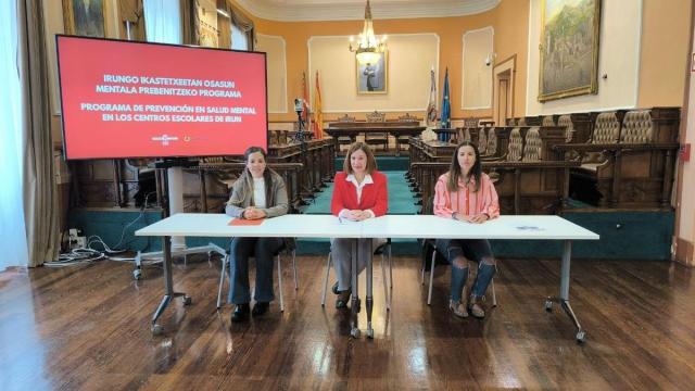 Sandra Caballero, Cristina Laborda y Nagore Zamarreño presentan el programa de prevención en salud mental en los centros escolares