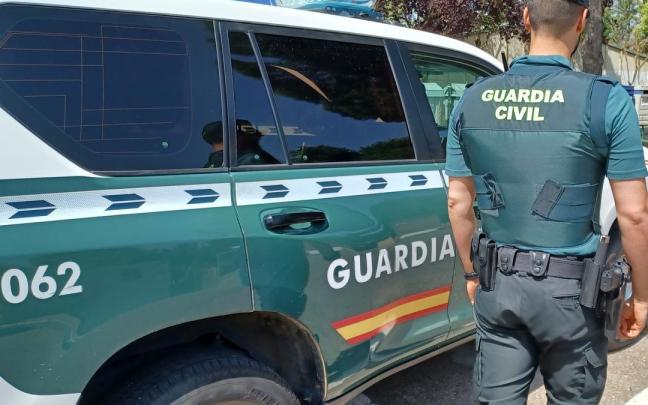 Efectivos de la Guardia Civil, Policía Local y el SAS acudieron al lugar del atropello.