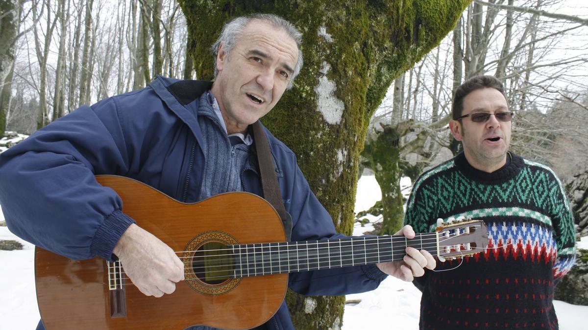 Gontzal Mendibil e Iñaki García Uribe llegan a Artea con 'Kontuak eta kantuak'
