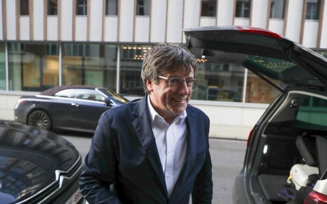 El expresidente catalán Carles Puigdemont a su salida del Parlamento Europeo, en Bruselas.