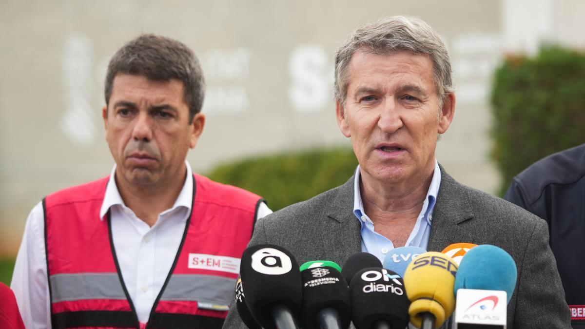 El líder del PP, Alberto Núñez Feijóo, junto al presidente de la Comunitat valenciana, Carlos Mazón.