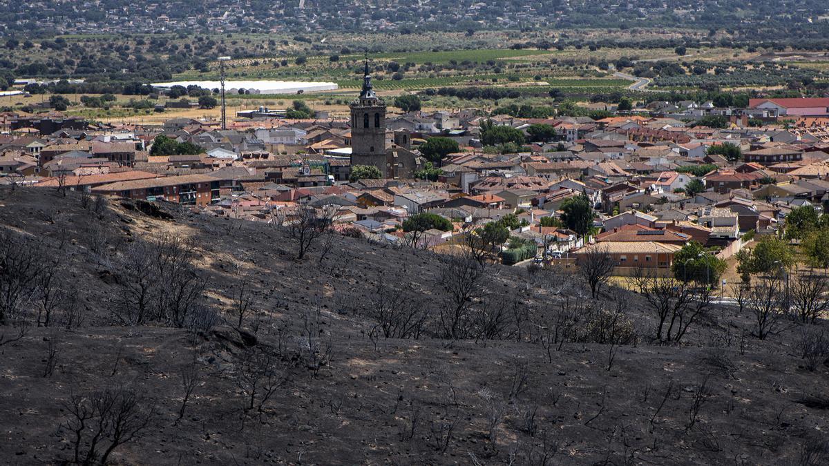 Vista de la localidad de Villa del Prado tras el incendio