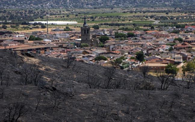 Vista de la localidad de Villa del Prado tras el incendio