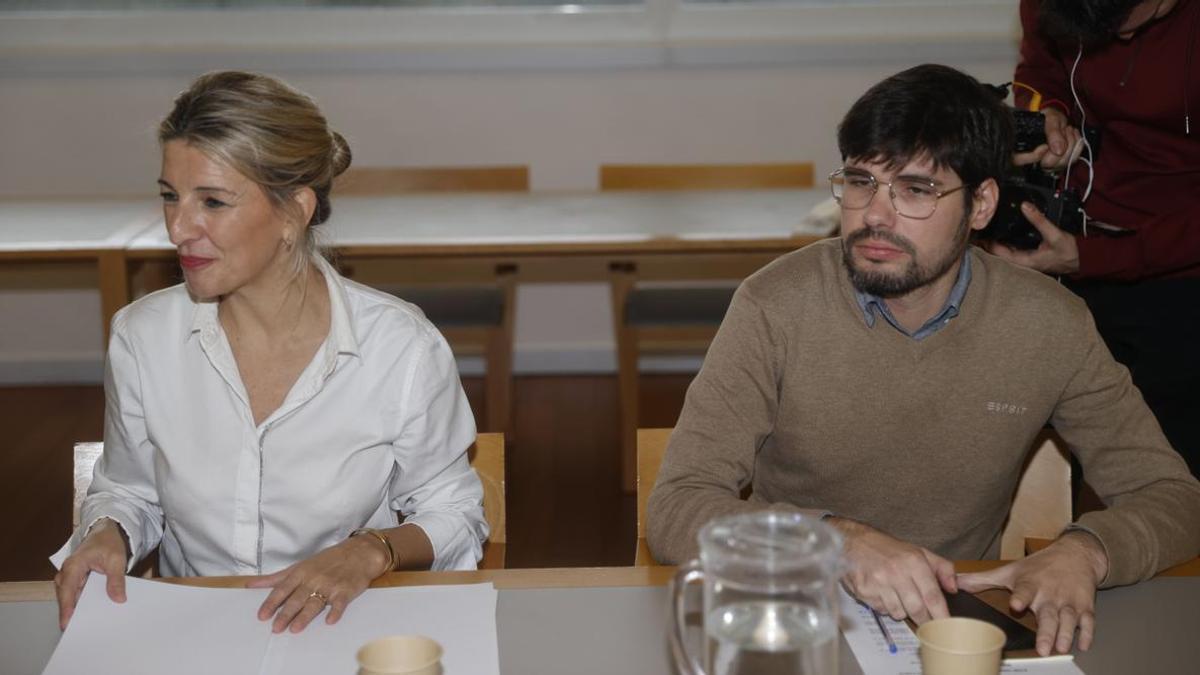 La vicepresidenta segunda y ministra de Trabajo, Yolanda Díaz, junto al diputado de Sumar por Bizkaia, Lander Martínez.