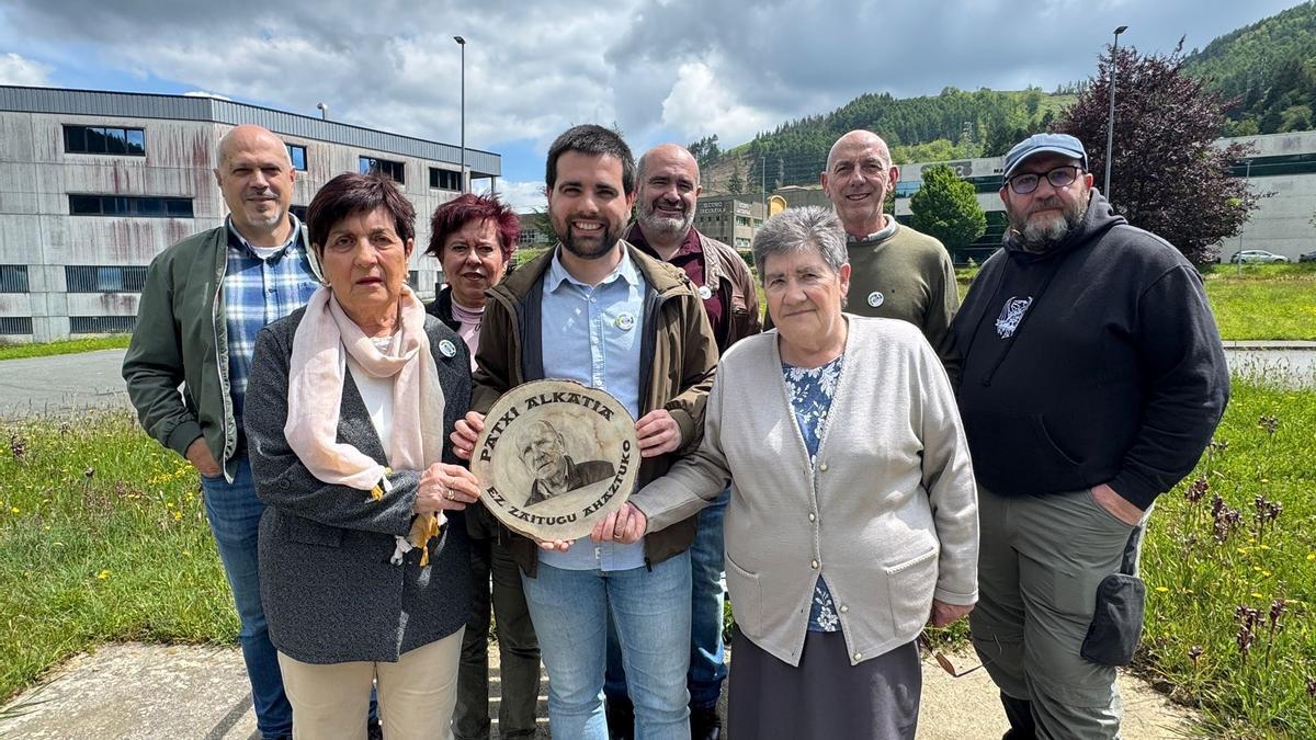 Representantes del PNV en la presentación de su propuesta para renombrar como 'Patxi Basauri' al polígono industrial de Pagatza.