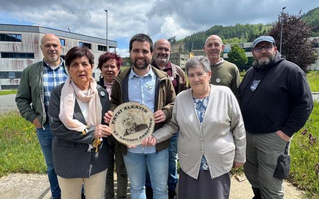 Representantes del PNV en la presentación de su propuesta para renombrar como 'Patxi Basauri' al polígono industrial de Pagatza. / EAJ/PNV Representantes del PNV en la presentación de su propuesta para renombrar como 'Patxi Basauri' al polígono industrial de Pagatza.