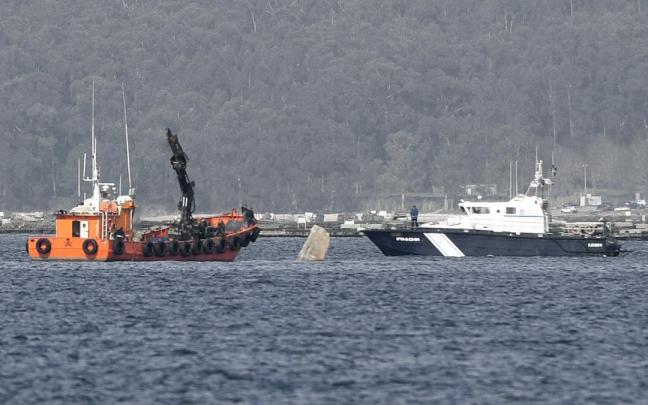 Reflotan el narcosubmarino de la ría de Arousa, sin encontrar droga