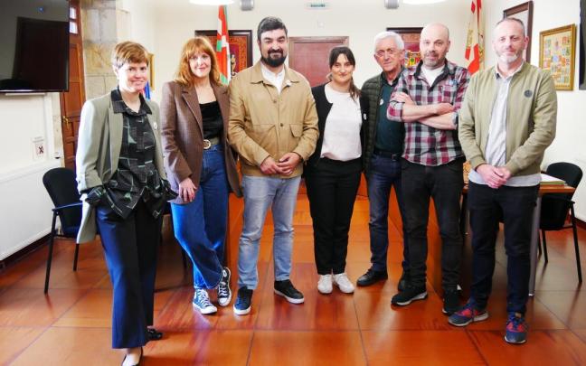 Las personas que han tomado parte en la rueda de prensa. / Legazpiko Udala Las personas que han tomado parte en la rueda de prensa.