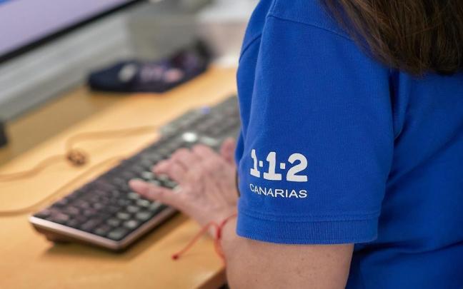 Una trabajadora del Servicio Canario de Emergencias