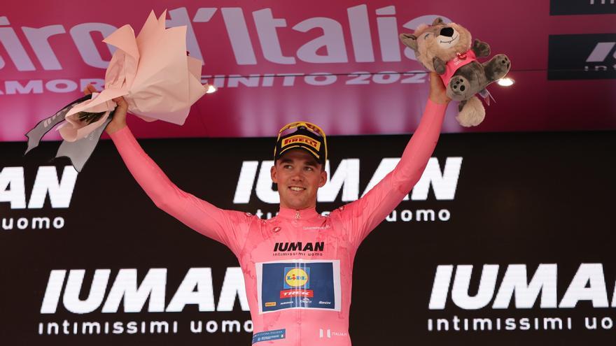 Mads Pedersen, primer líder del Giro.