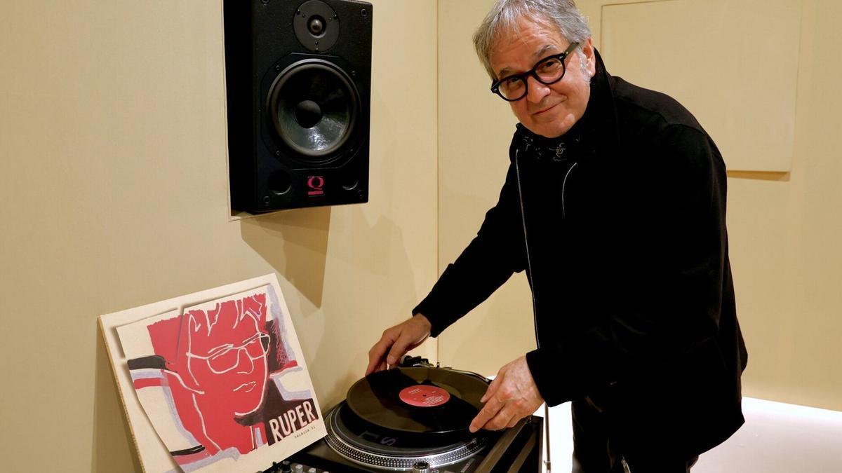 Ruper Ordorika presentando su penúltimo disco, 'Bakarka'.
