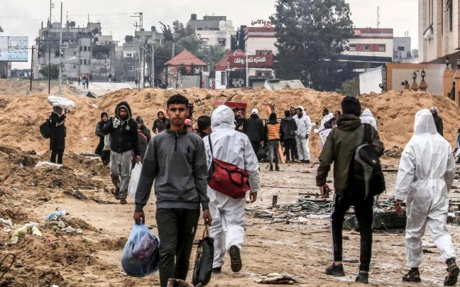 La Media Luna Roja Palestina informa de que alrededor de 8.000 personas han sido evacuadas del Hospital Al Amal en Jan Yunis.