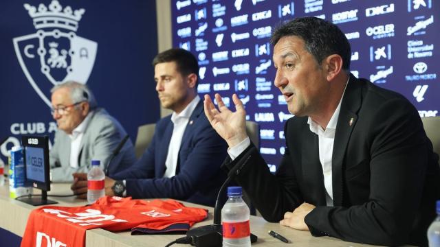 Braulio Vázquez durante la presentación de Alessio Lisci. Foto: OSKAR MONTERO