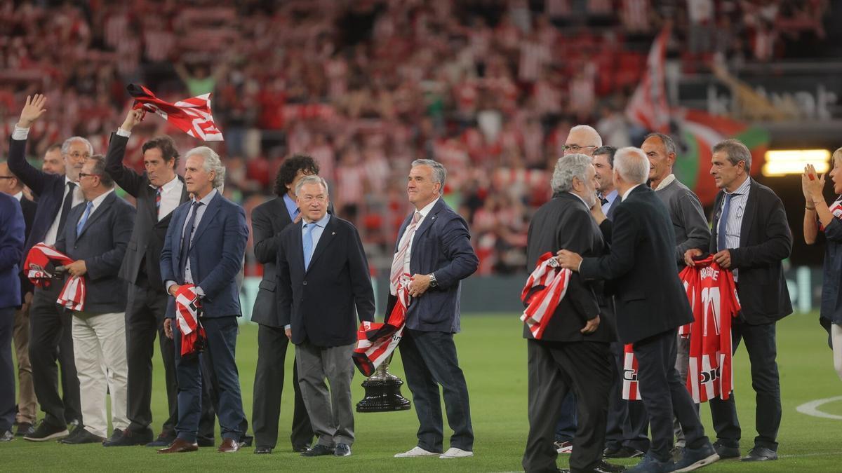 Homenaje a los últimos campeones del Athletic