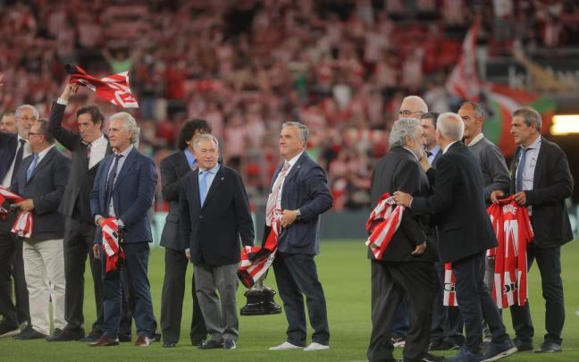 Homenaje a los últimos campeones del Athletic