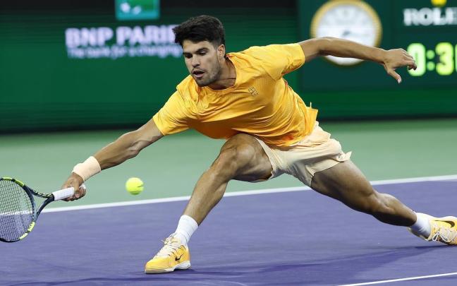 Carlos Alcaraz, durante el partido de Indian Wells contra el francés Arthur Rinderknech.