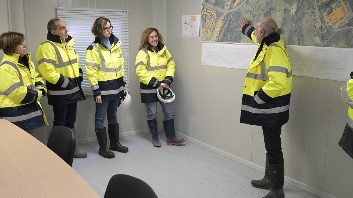 La consejera de Movilidad Sostenible y la diputada general de Bizkaia han visitado las obras de construcción de la Línea 5 de metro
