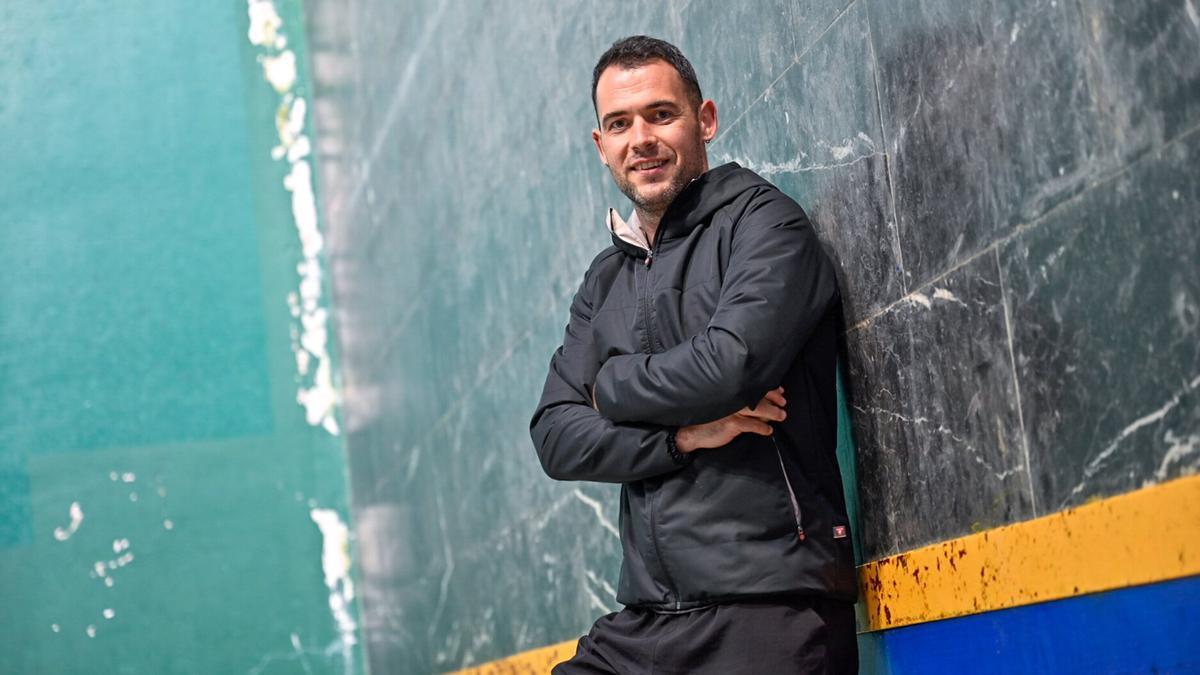 Une honetan, Lau t’erdiko Txapelketan du jarrita begirada Jakak.