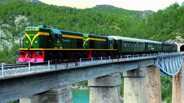 Uno de los numerosos puentes que se atraviesan en el recorrido del Tren de los Lagos. / Cedida Uno de los numerosos puentes que se atraviesan en el recorrido del Tren de los Lagos.