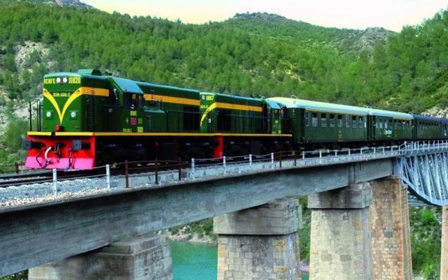 Uno de los numerosos puentes que se atraviesan en el recorrido del Tren de los Lagos. / Cedida Uno de los numerosos puentes que se atraviesan en el recorrido del Tren de los Lagos.