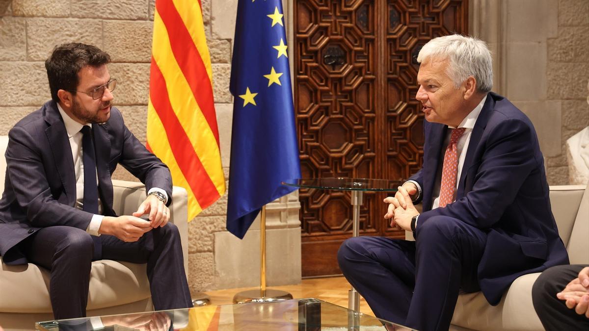 El presidente de la Generalitat, Pere Aragonès, y el comisario Didier Reynders, en una imagen de archivo.