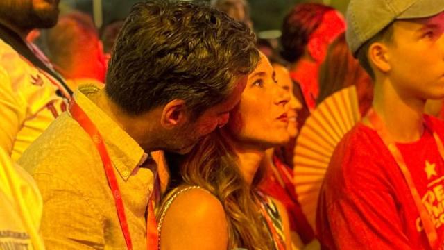 Bárbara Goenaga y Borja Sémper durante la celebración del Mundial 2026 en Cibeles