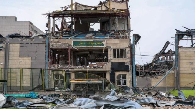 Edificio bombardeado en Teherán.