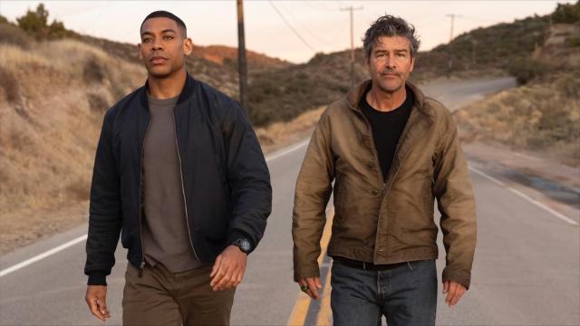 Aaron Pierre y Kyle Chandler, en una imagen de la serie ‘Linternas’