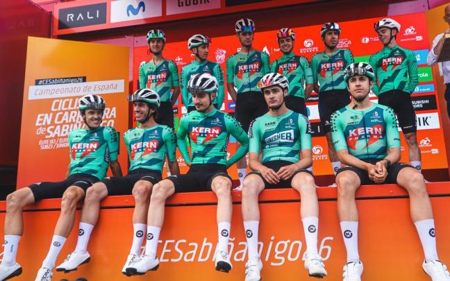 Los ciclistas de Kern Pharma previo a una carrera. KERN PHARMA