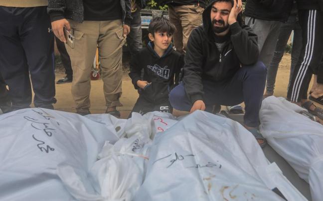 Imagen de varios muertos por ataques israelíes.