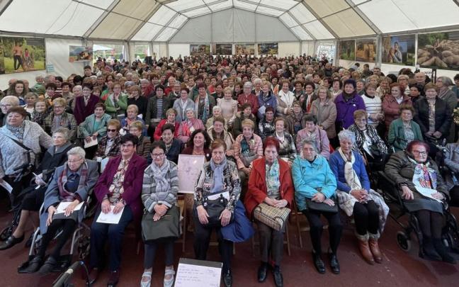 Berrehun bat emakume inguruk jaso dute Marixelarre Sariaren aitortza.