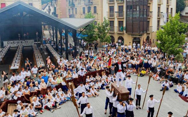 Oriotarras celebrando el Arrantzale Eguna a finales de junio.