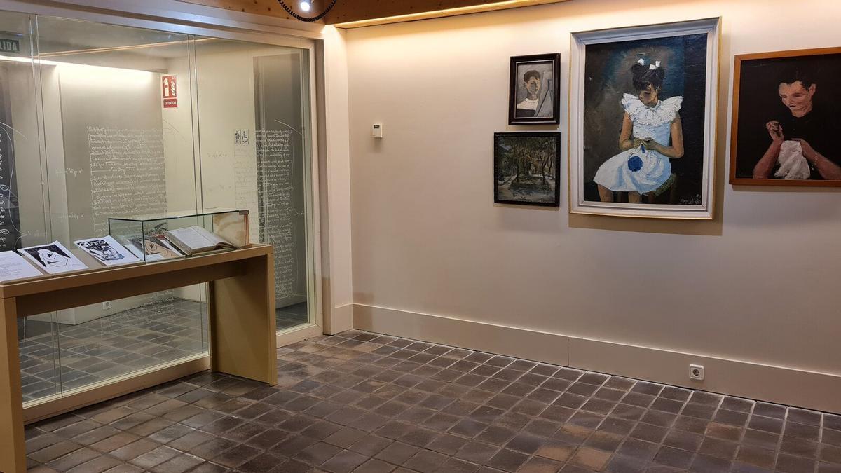 Una de las salas de la exposición en Tudela 'Rafael Moneo en Navarra', donde se ven sus pinturas.