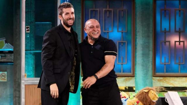 David Broncano y Roberto Carlos en 'La Revuelta'