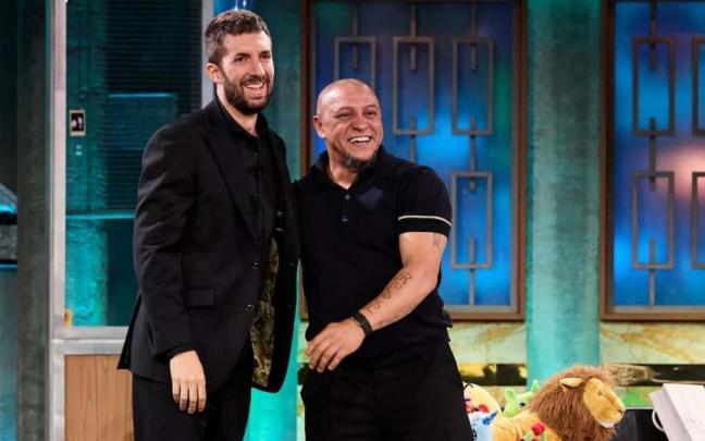 David Broncano y Roberto Carlos en 'La Revuelta'
