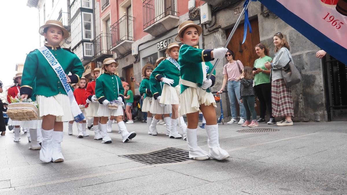 Las niñas y los niños de Azkoitia son los grandes protagonistas de la Tamborrada Infantil