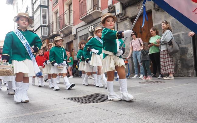 Las niñas y los niños de Azkoitia son los grandes protagonistas de la Tamborrada Infantil