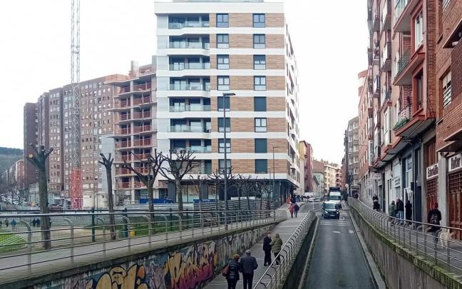 Viviendas ya levantadas y en construcción en las parcelas de Pozokoetxe