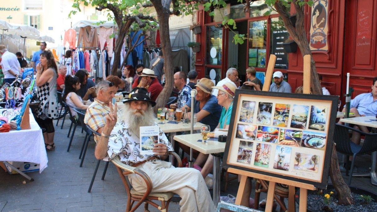 Mercado de anticuarios al aire libre.